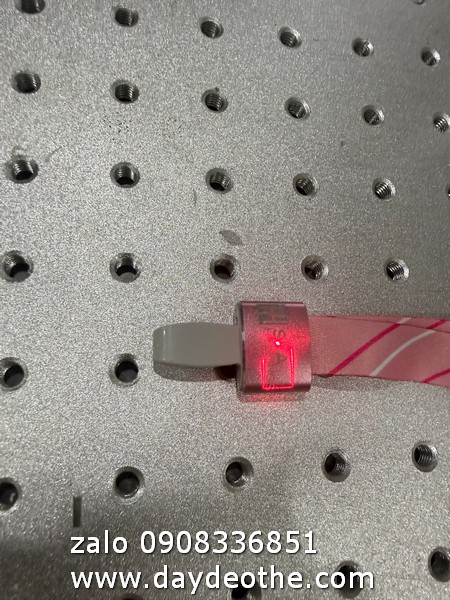 bao thẻ nhôm - dây đeo thẻ móc nhôm khắc lazer
