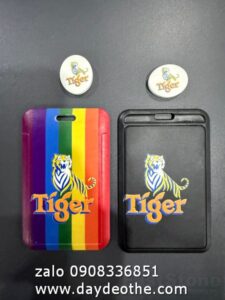 in logo trên bao thẻ nhựa - in uv nút chặn